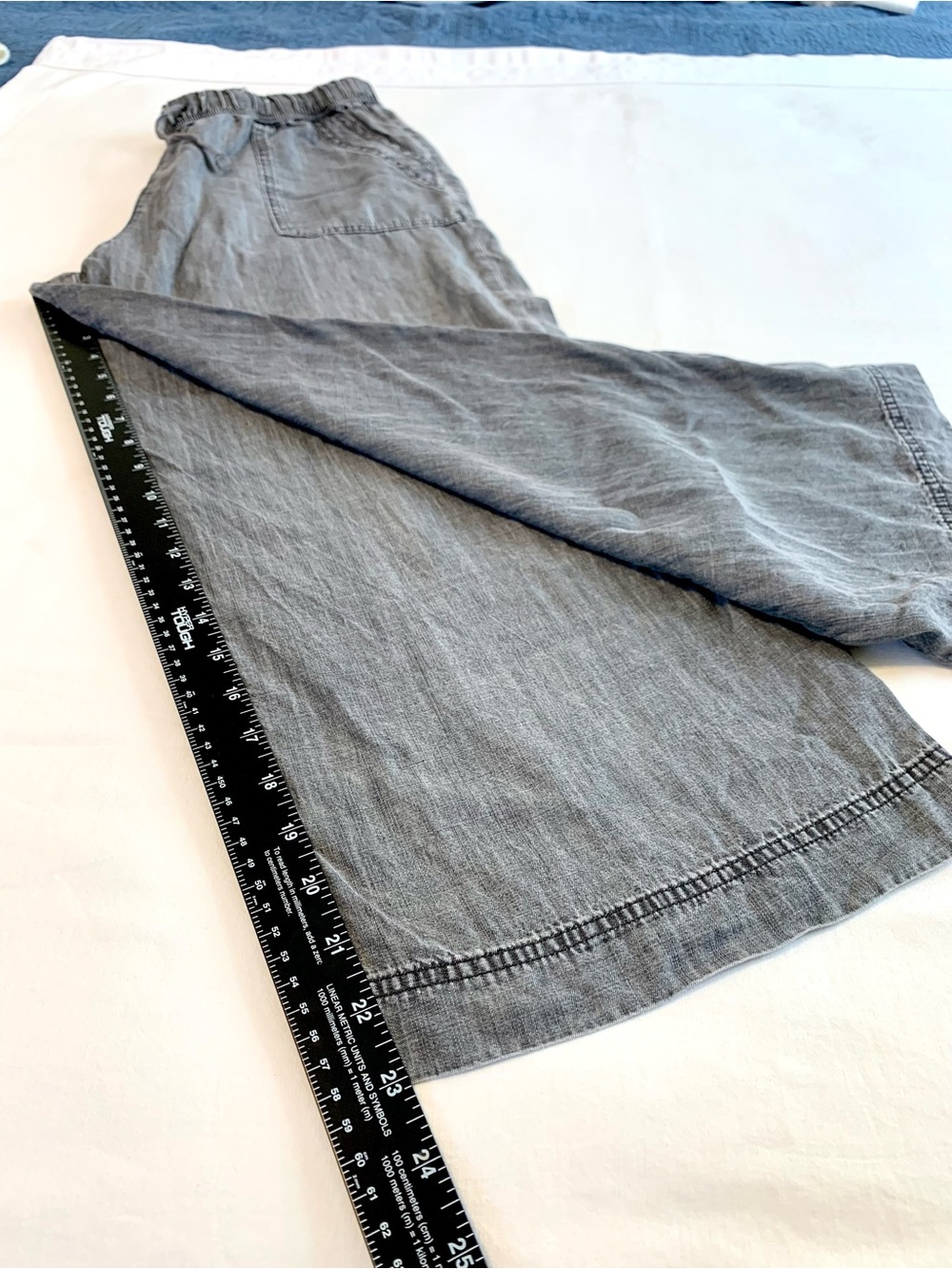 Splendid Women’s Crop Pants. Large - Picture 7 of 8